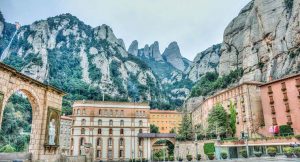 day trip from barcelona montserrat 740x400